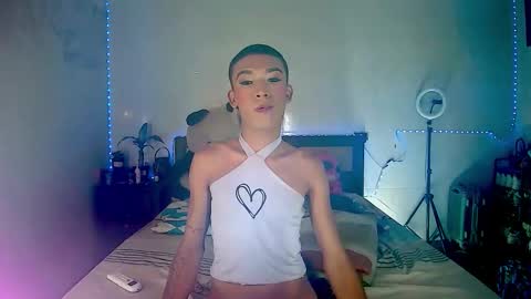 Snapshot of couple_sweet1016 chatting on 12-03-25, 01:13 ALEXA KIM online show from 12-03-25, 01:13