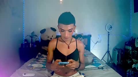 Snapshot of couple_sweet1016 chatting on 12-04-25, 12:20 ALEXA KIM online show from 12-04-25, 12:20