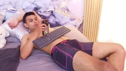 Snapshot of couplehoot_04 chatting on 07-23-26, 07:45 COUPLE online show from 07-23-26, 07:45