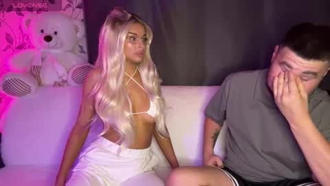 Snapshot of coupleinspire chatting on 10-16-25, 08:21 Emily Ryan online show from 10-16-25, 08:21