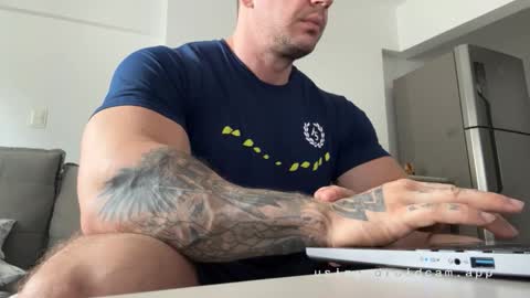 Snapshot of couplemuscle40 chatting on 10-01-25, 12:44 couplemuscle40 online show from 10-01-25, 12:44
