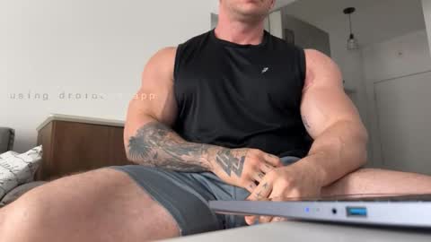 Snapshot of couplemuscle40 chatting on 10-08-25, 02:14 couplemuscle40 online show from 10-08-25, 02:14