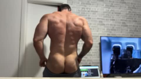 Snapshot of couplemuscle40 chatting on 10-09-25, 02:20 couplemuscle40 online show from 10-09-25, 02:20