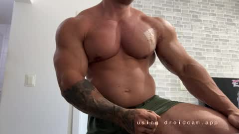 couplemuscle40 online show from 05-12-26, 02:25