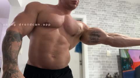 couplemuscle40 online show from 05-26-26, 04:47
