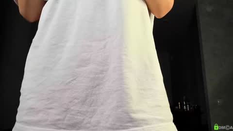 Snapshot of courtney_luv chatting on 12-22-25, 12:57 Im Courtney Nice to meet youFollow meInstagram courtneyluv778 online show from 12-22-25, 12:57