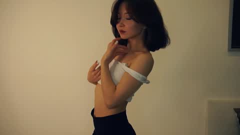 Yui online show from 02-06-25, 01:21