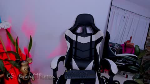 Laura  online show from 01-25-25, 08:21