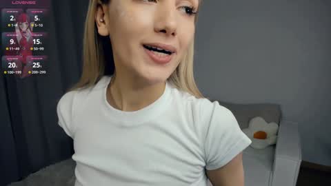 Snapshot of crazy_selfi chatting on 01-18-25, 07:37 Emma online show from 01-18-25, 07:37