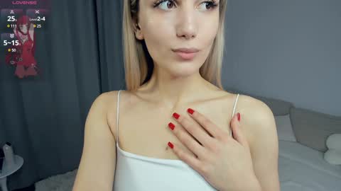 Snapshot of crazy_selfi chatting on 01-20-25, 01:50 Emma online show from 01-20-25, 01:50