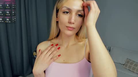 Snapshot of crazy_selfi chatting on 02-09-25, 02:38 Emma online show from 02-09-25, 02:38