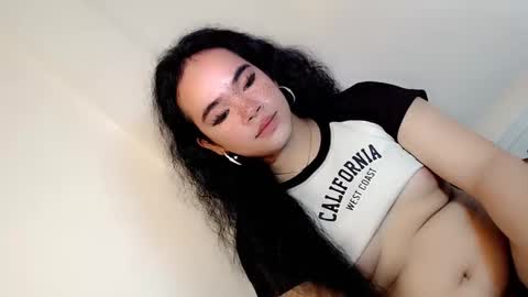 Snapshot of crazy_vixen chatting on 01-01-25, 04:07 Hot Ayisha online show from 01-01-25, 04:07