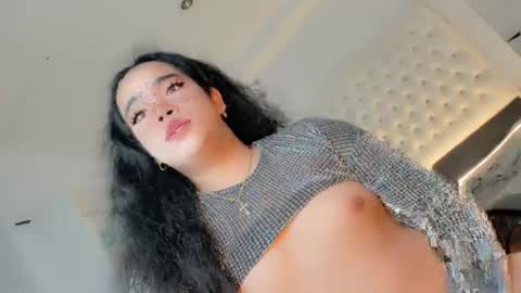Snapshot of crazy_vixen chatting on 01-16-25, 01:14 Hot Ayisha online show from 01-16-25, 01:14