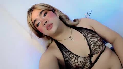 Snapshot of crazy_vixen chatting on 02-13-25, 08:55 Hot Ayisha online show from 02-13-25, 08:55