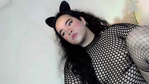 Snapshot of crazy_vixen chatting on 02-19-25, 04:44 Hot Ayisha online show from 02-19-25, 04:44