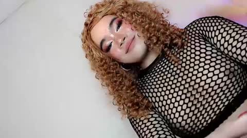 Snapshot of crazy_vixen chatting on 02-20-25, 05:07 Hot Ayisha online show from 02-20-25, 05:07