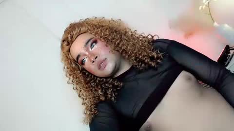 Snapshot of crazy_vixen chatting on 02-21-25, 06:15 Hot Ayisha online show from 02-21-25, 06:15