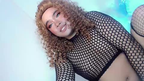 Snapshot of crazy_vixen chatting on 02-23-25, 05:29 Hot Ayisha online show from 02-23-25, 05:29