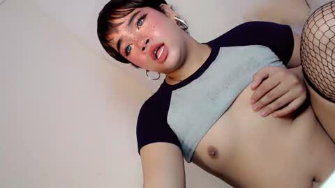 Snapshot of crazy_vixen chatting on 03-09-25, 05:28 Hot Ayisha online show from 03-09-25, 05:28