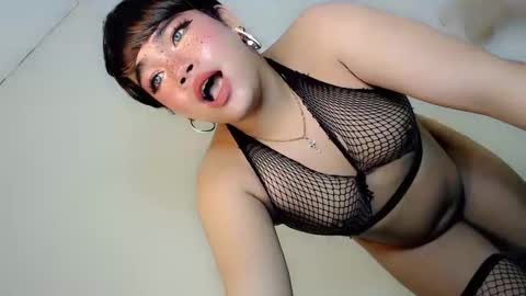 Snapshot of crazy_vixen chatting on 03-09-25, 09:14 Hot Ayisha online show from 03-09-25, 09:14