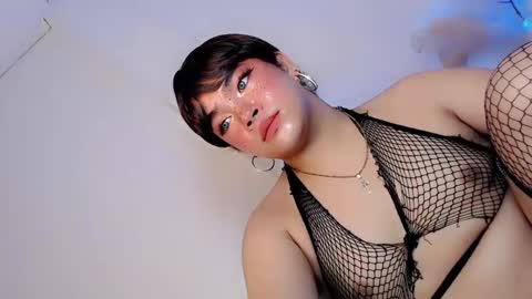 Snapshot of crazy_vixen chatting on 03-10-25, 06:12 Hot Ayisha online show from 03-10-25, 06:12