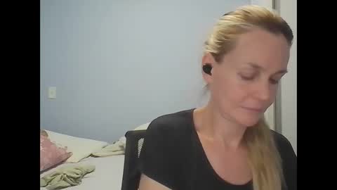 Anny online show from 04-17-26, 12:13