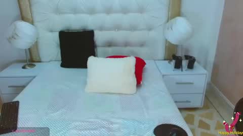 Snapshot of crazybigass chatting on 01-10-25, 01:20 Sara online show from 01-10-25, 01:20