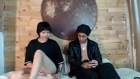  CAMILA Y SEBASTIAN online show from 01-15-25, 01:02