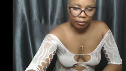 Snapshot of creamy_xvanila chatting on 05-06-26, 03:06 venessa online show from 05-06-26, 03:06