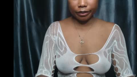 Snapshot of creamy_xvanila chatting on 05-07-26, 05:40 venessa online show from 05-07-26, 05:40