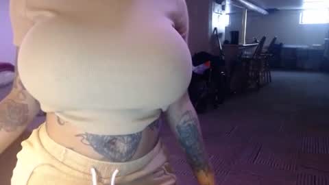 Snapshot of creamyexotica chatting on 02-01-26, 01:53 CreamyExotica online show from 02-01-26, 01:53