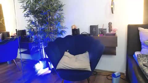 Snapshot of creamyinkk chatting on 02-24-26, 06:33 Sophie online show from 02-24-26, 06:33