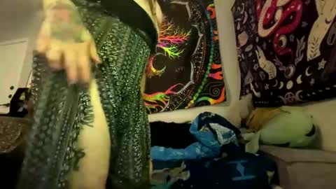 Snapshot of creamykellz chatting on 10-12-25, 01:54 creamykellz online show from 10-12-25, 01:54