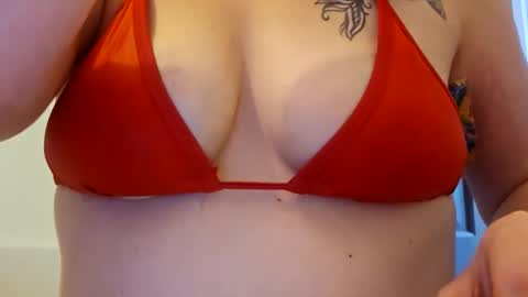 Snapshot of creamymilf11 chatting on 09-28-25, 01:55 creamymilf11 online show from 09-28-25, 01:55