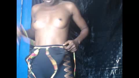 Snapshot of creamyxsugar chatting on 09-26-25, 05:28 creamyxsugar online show from 09-26-25, 05:28