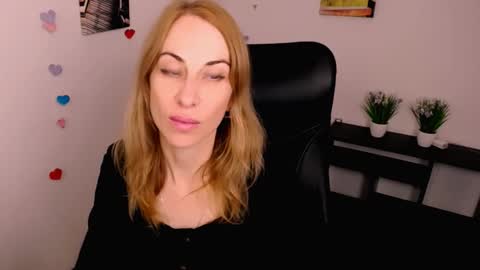 Lera online show from 10-05-25, 01:42