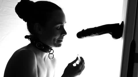 Creature Marie online show from 11-28-25, 02:58