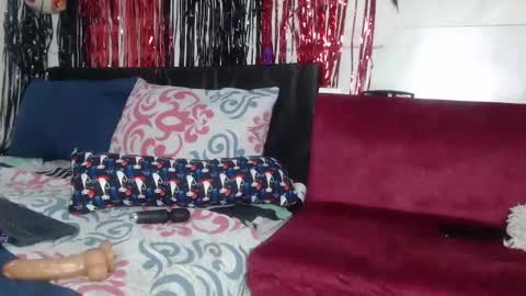 Snapshot of creazylove42 chatting on 12-21-24, 09:33 Frank and Nathy online show from 12-21-24, 09:33