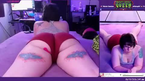 Snapshot of creepycrawlyqueen chatting on 06-10-26, 06:45 Amethyst online show from 06-10-26, 06:45