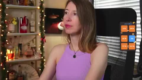 Snapshot of creme_dela_creme chatting on 12-16-25, 06:57 Quinn de la Creme online show from 12-16-25, 06:57