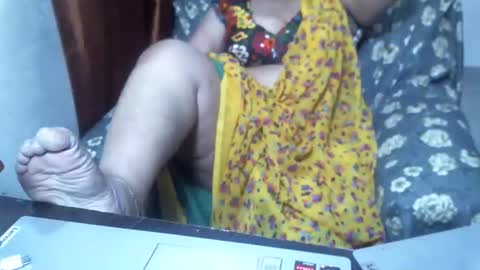 Snapshot of crezybhabihot chatting on 02-09-25, 01:55 Sonika69 online show from 02-09-25, 01:55