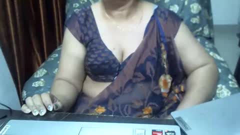 Snapshot of crezybhabihot chatting on 02-15-25, 12:22 Sonika69 online show from 02-15-25, 12:22