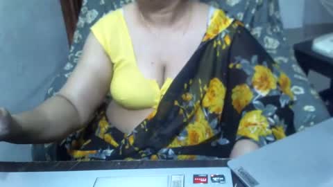 Snapshot of crezybhabihot chatting on 03-02-25, 11:42 Sonika69 online show from 03-02-25, 11:42