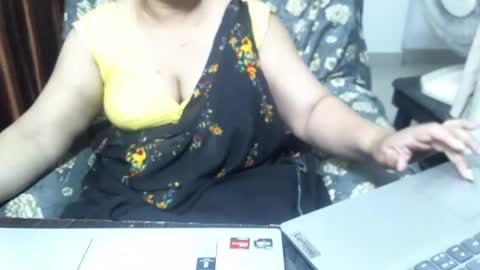 Snapshot of crezybhabihot chatting on 03-12-25, 12:04 Sonika69 online show from 03-12-25, 12:04