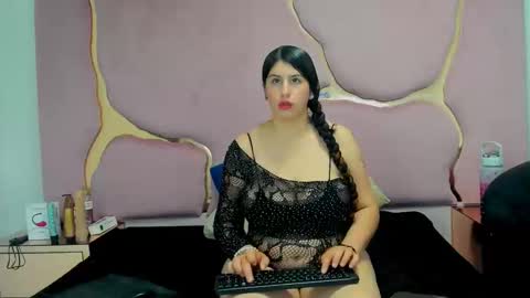 Snapshot of criistaal__ chatting on 02-28-25, 05:48 Criistaal   online show from 02-28-25, 05:48
