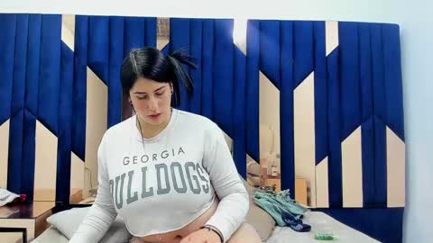 Snapshot of criistaal__ chatting on 03-08-25, 08:33 Criistaal   online show from 03-08-25, 08:33