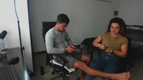 Snapshot of crimson_heart chatting on 12-19-24, 02:46 Crimson heart online show from 12-19-24, 02:46