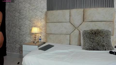 Cristina Sweet online show from 10-23-25, 12:04