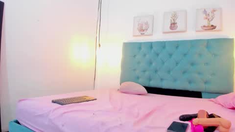 cris_dulce online show from 10-22-25, 05:56