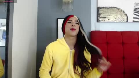 Snapshot of crisevanz18 chatting on 01-19-25, 12:06 Cris Evanz online show from 01-19-25, 12:06